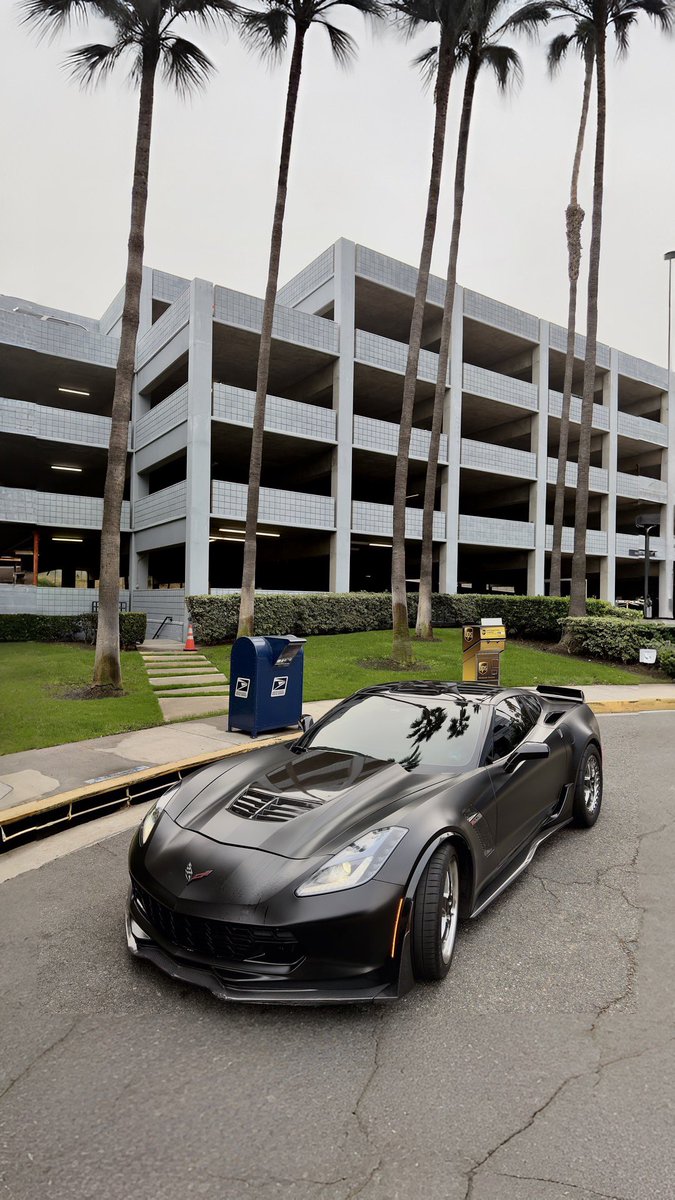 Displect's tweet image. Wrap on the vette 🥷🏾🔥