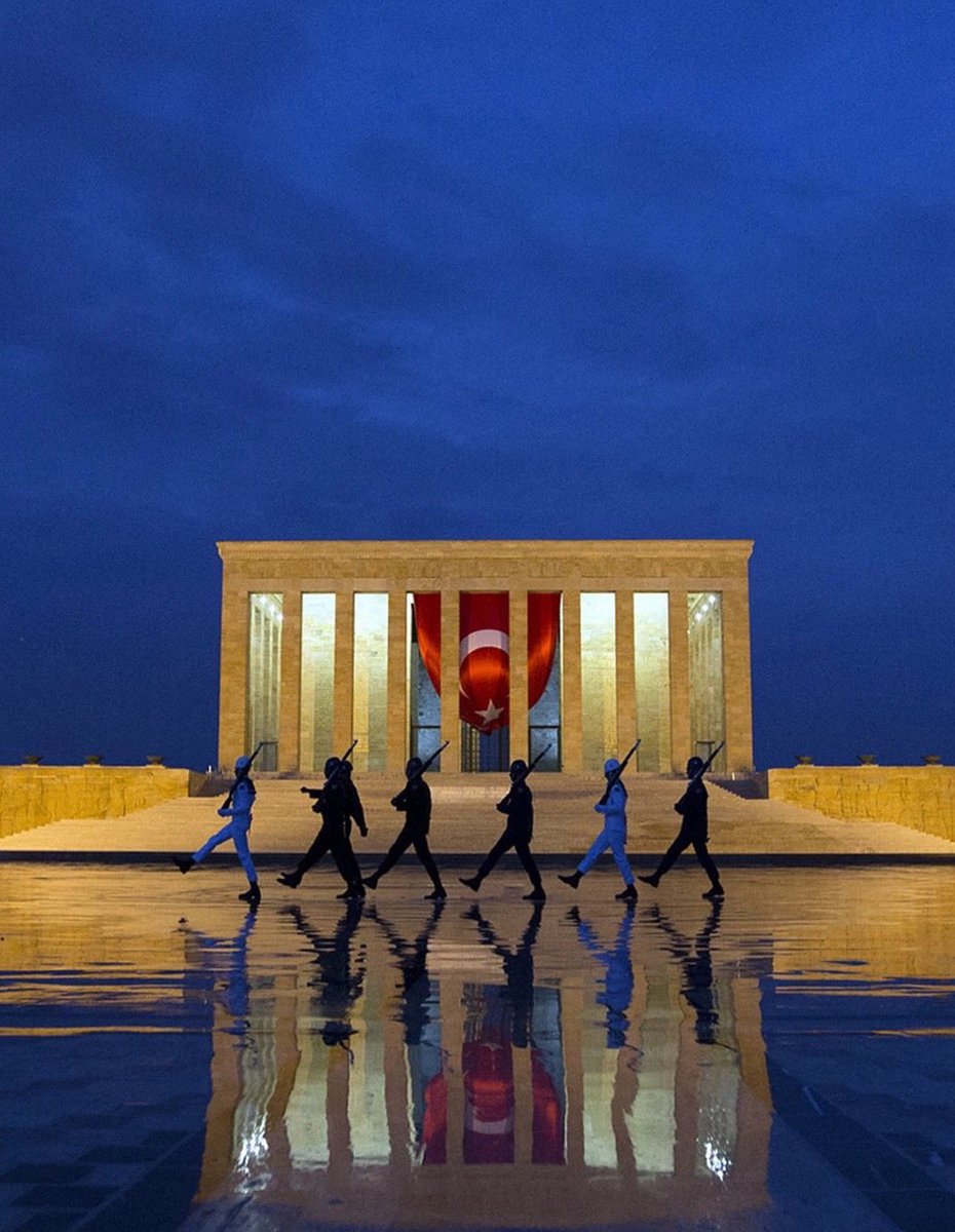 Her zaman Atatürk'ün izinde. Onu arıyor ve anıyoruz. #10Kasım