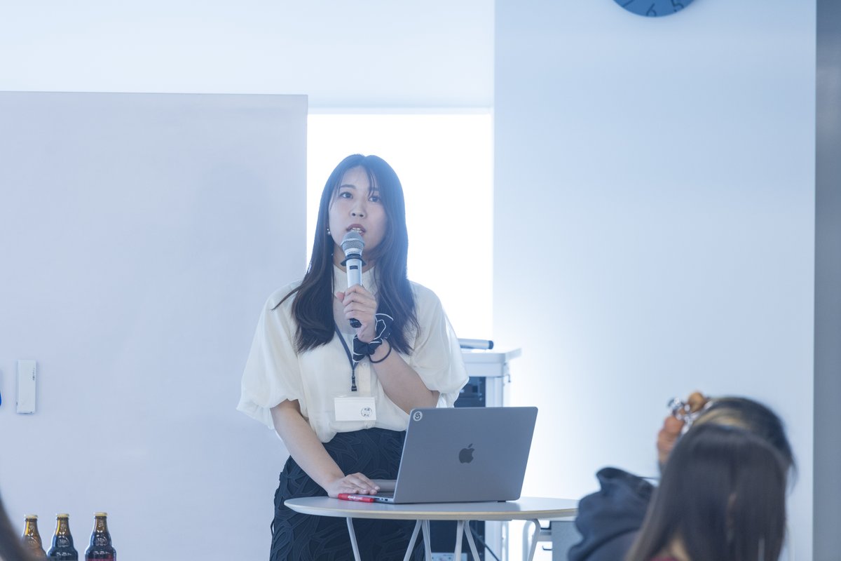 [ マガジン8 ]
【ブランディングデザイナーの仕事に密着】「教える」ことで気づいた、ある大切な素質。

今回は、ブランディングデザイナーの橘に密着。
講師を務めた女子美術大学 共創デザイン学科の授業を通して見えてきた、「ブランディングデザイナーの素質」とは、、！

8brandingdesign.com/interview/cont…