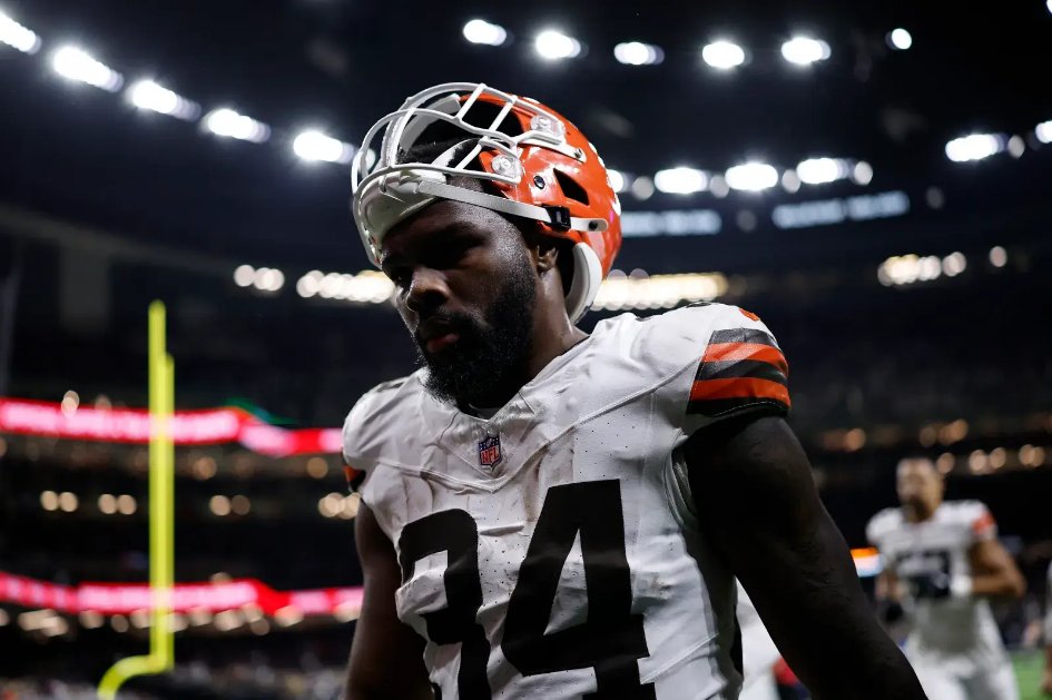 AliSyntax's tweet image. Browns&apos; RB Jerome Ford expresses frustration on social media after remaining in Cleveland post-trade deadline, despite rumors linking him to the Chargers.  newsweek.com/sports/nfl/bro…