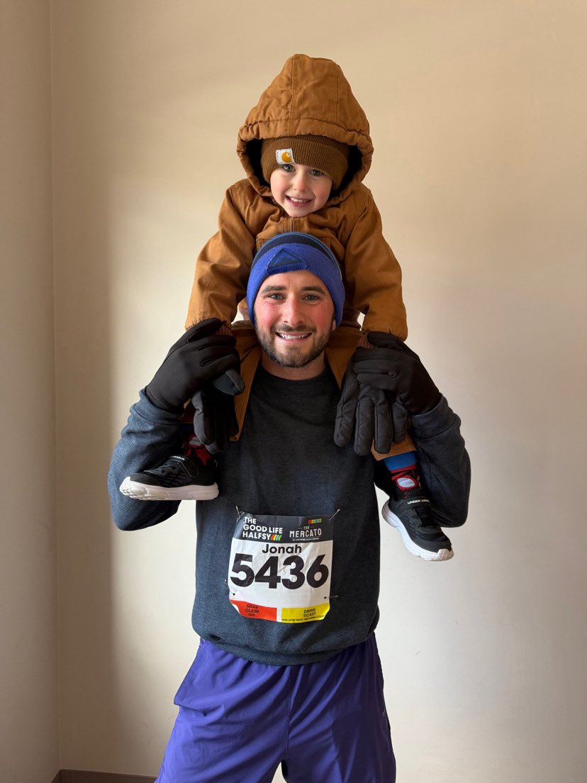 Jonah_Heng's tweet photo. 15° was not the temp in mind when we signed up in May for the Good Life Halfsy, but we made it out the other side with a pretty cold support crew cheering us on! https://t.co/4GTDz6ZV36
