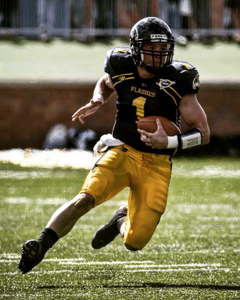 coachmacarney's tweet image. Day #27 of tweeting a pic of @Edelman11 until he comes back to see the boys and signs the tradition wall @KentStFootball ⚡️🐿️