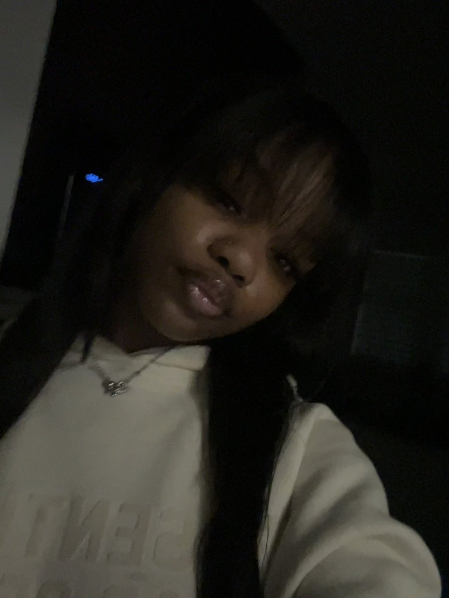 the queen tweet media