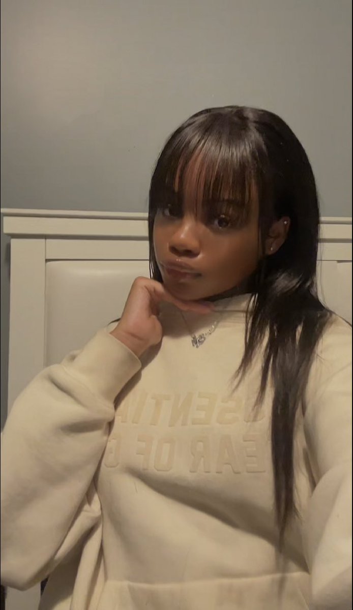 the queen tweet media