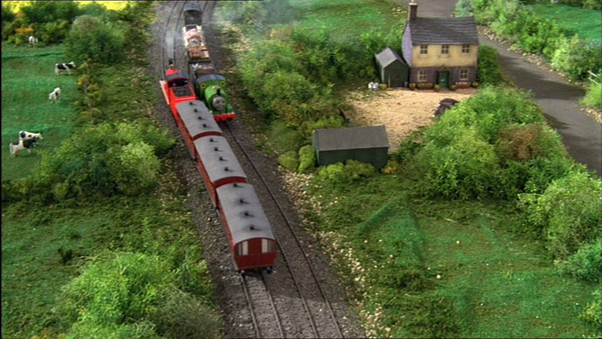 ModelsThomas's tweet image. Here&apos;s a useless fact. In this scene,  the brake coach roof is backwards.  Note the roof vents.