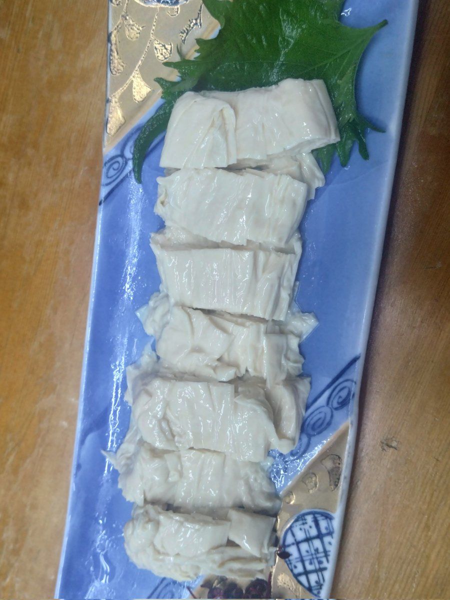 yamabiko1208's tweet image. 越谷レイクタウン手打ちそば麦塚やまびこの厨房より〜
本日１５時迄の営業予定。

写真は生湯葉のお刺し身。

今日もよろしくお願いいたします。#ランチ　#やまびこ　#レストラン