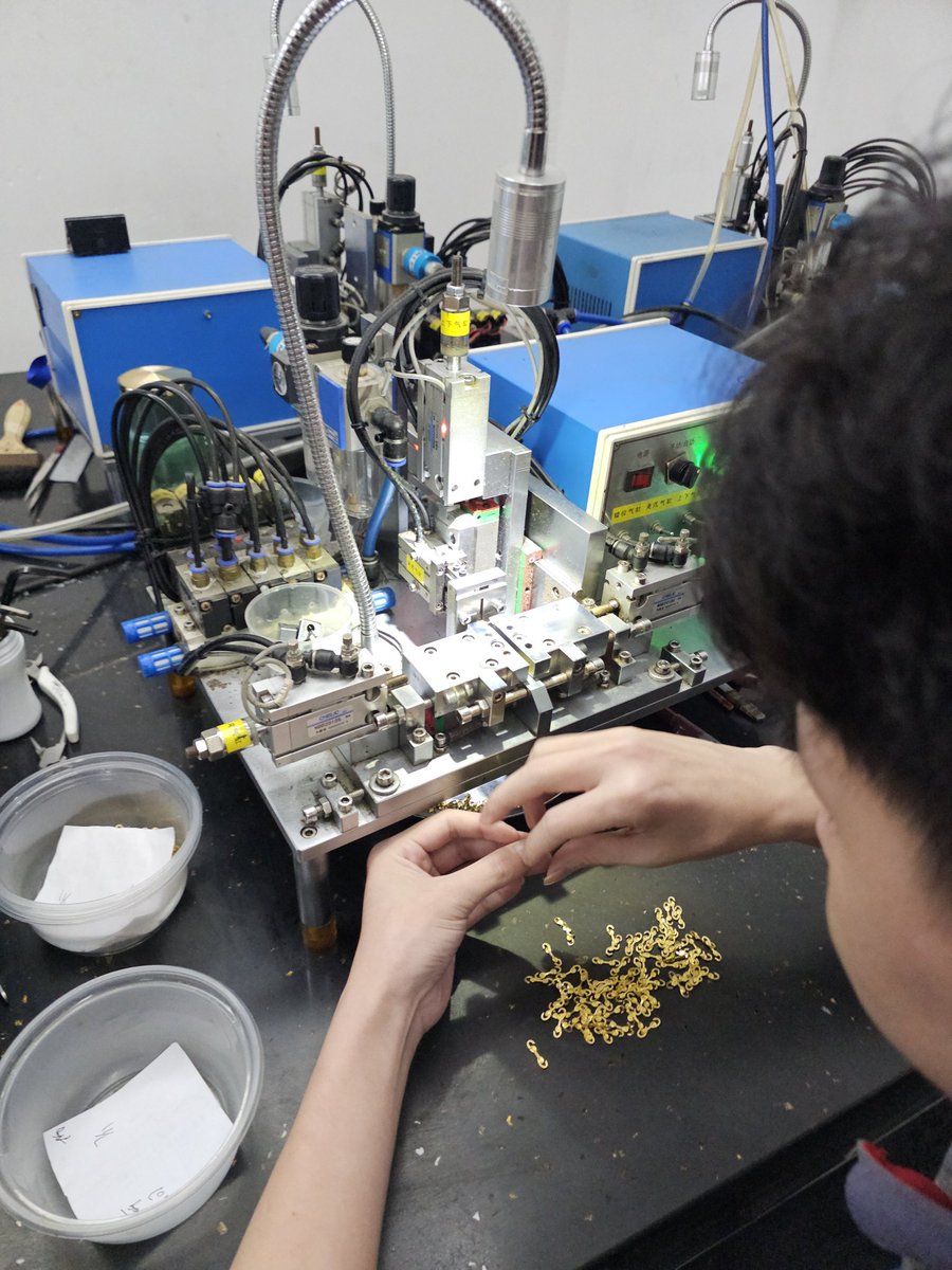 gsyeoh's tweet image. Conducted a case study at jewellery technology company 💎✨  
Grateful for the warm welcome and the chance to meet the brilliant team behind the craftsmanship. Thumbs up to innovation, precision, and passion! #JewelleryTech #IP