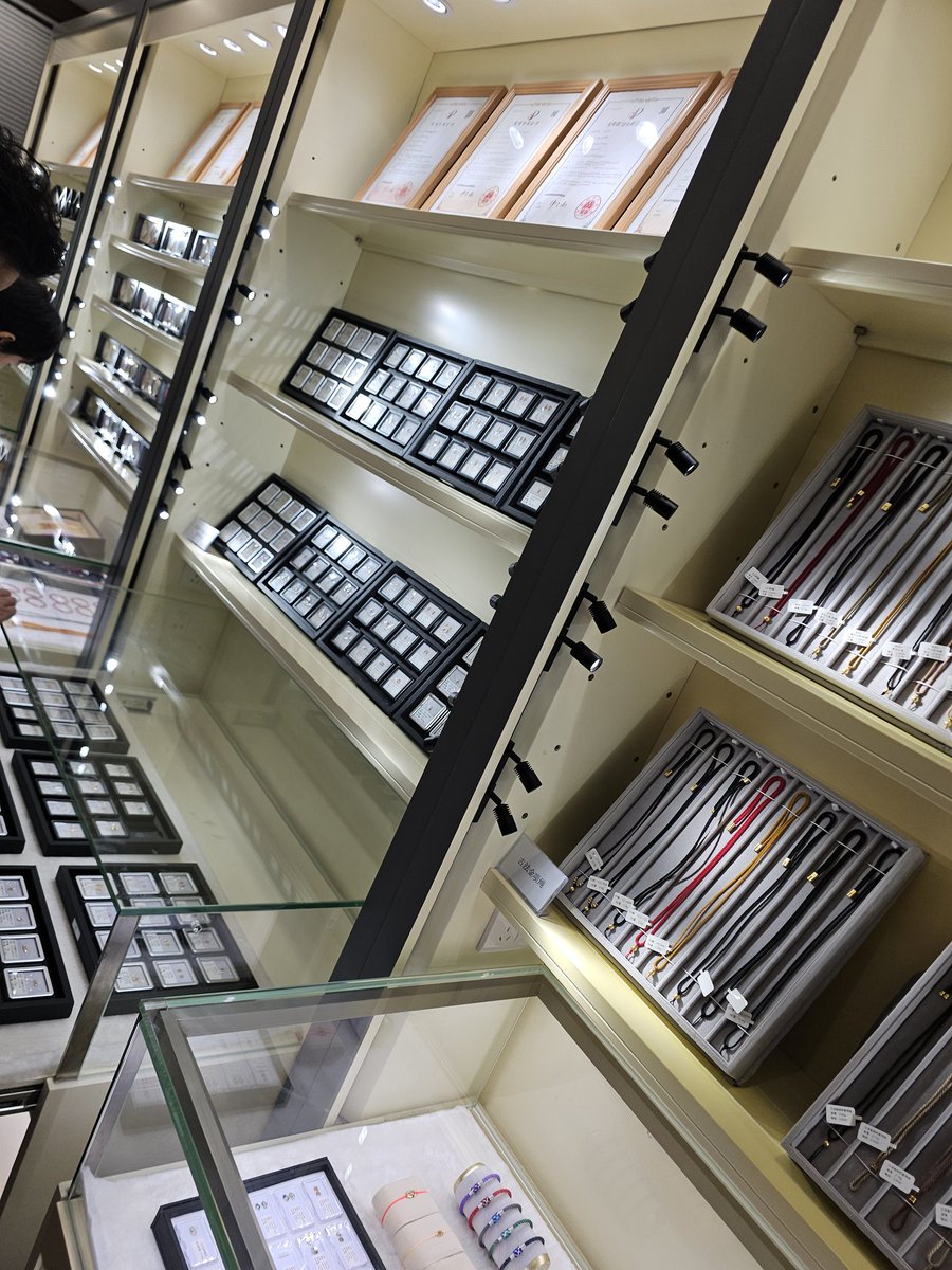 gsyeoh's tweet image. Conducted a case study at jewellery technology company 💎✨  
Grateful for the warm welcome and the chance to meet the brilliant team behind the craftsmanship. Thumbs up to innovation, precision, and passion! #JewelleryTech #IP