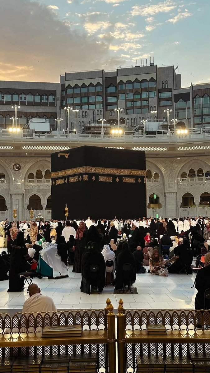 ﷽
السلام علیکم ورحمتہ اللہ وبرکاتہ 
صباح الخیر 

  ⁧#خاتم_النبیین_محمدﷺ⁩
پر ⁧#درود_وسلام⁩ 

الٰہی !میں تیری پناہ مانگتی ہوں بری عادتوں سے، برے کاموں سے ، بری خواہشوں سے اور بری بیماریوں سے اللّٰہ تعالیٰ بہترین دعائیں سنتا ہے بشک۔
 ❍❣️ ❍ﷺ ❍❣️ ❍

Good morning ⚘️