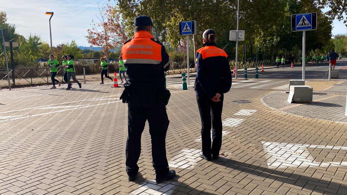 📸 'En Marcha Contra el Cáncer'.

#AlcaláDeHenares #ProtecciónCivil #CarreraContraElCancer