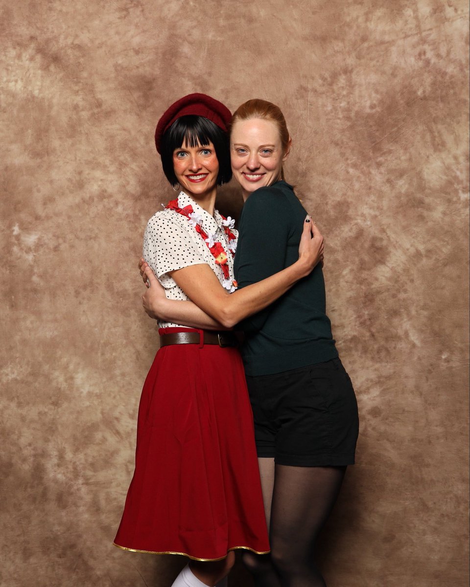 kateymermaid1's tweet image. “Can I be super weird and just say that I have the biggest friend crush on you and I just wanna hang with you and talk world building and play dnd together”

Deb “🥺🥺”

Also she called me pretty