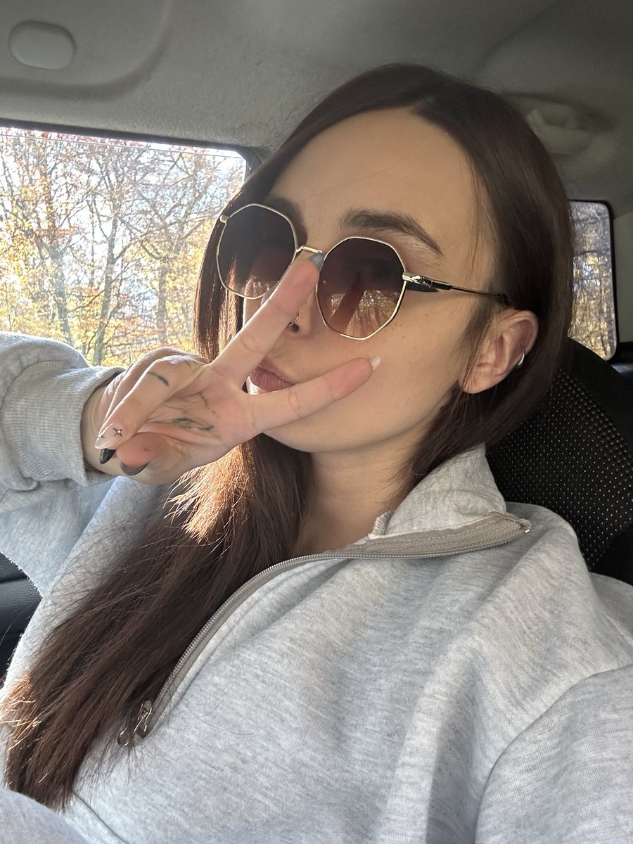 APA_VLR's tweet image. Trop heureuse de ce week-end à la @LyoneSport. J’ai pu revoir tellement de monde et j’ai fais de très belles rencontres. 
Merci à tous d’avoir rendu ce week-end incroyable et bravo à toutes les équipes qui étaient présentes. 

🤍

(Merci @iDexFPS pour l’autographe, grande fan).