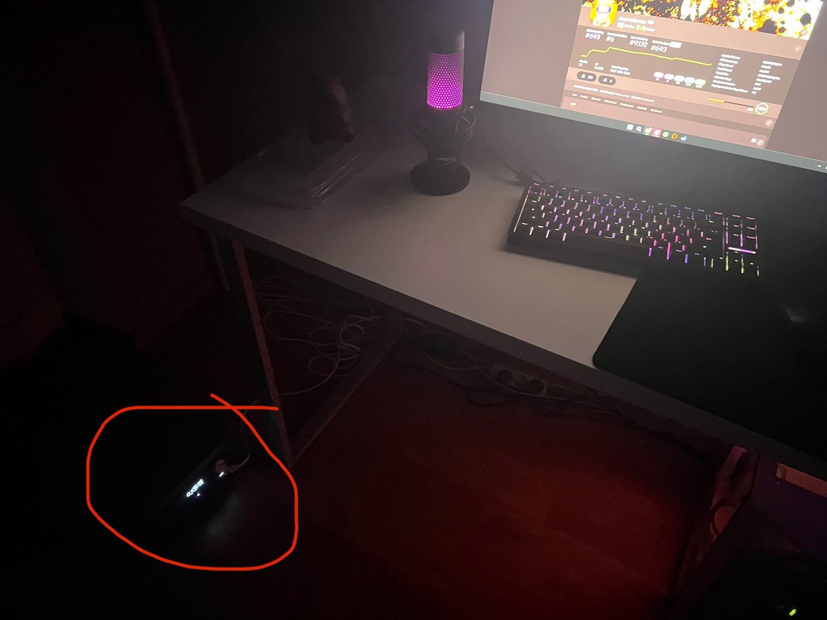 Here's how I was supposed to play because of the electricity situation, I had to play with a generator (I had only 1 hour to play, it would die after that) or I had to play on an uncomfortable setup in a computer club, spending money and time for all of this.