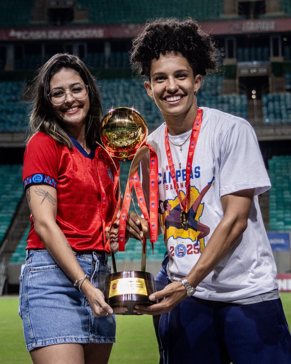 ✨ H E X A 🏆 ✨

Sempre será uma honra  representar o Grandioso Esporte Clube Bahia!! ❤️🤍💙