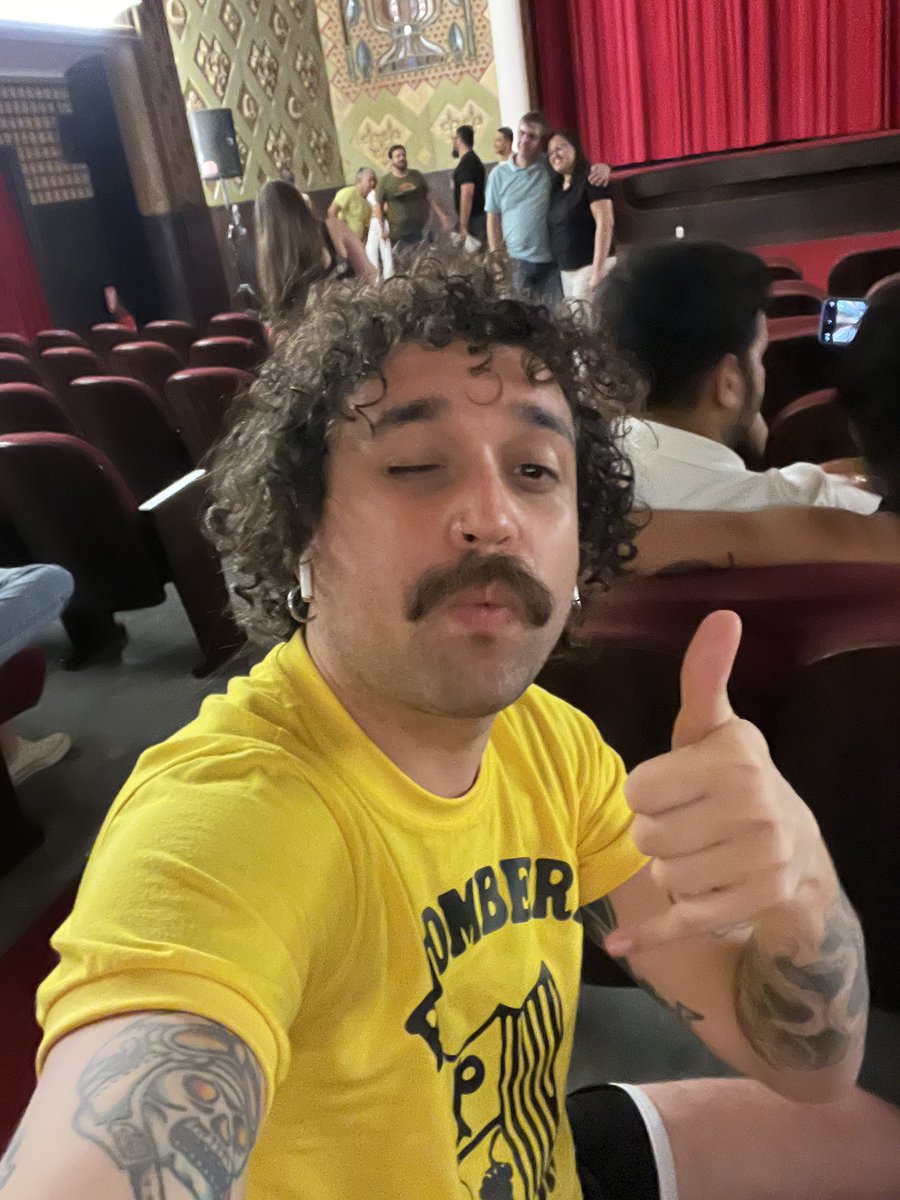 Alo <a href="/kmendoncafilho/">Kleber Mendonça Filho</a> queremos concurso de sósia de Wagner Moura na frente do São Luiz kkkkkk