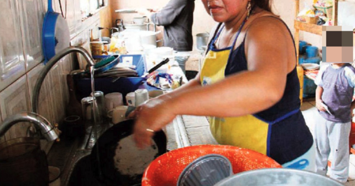 ⚠️🏠 #ATiempo
En #Tlaxcala, las mujeres realizan el 66.8% del trabajo doméstico, mientras que los hombres apenas el 33.2%.
La brecha de género alcanza 5.5 horas más por semana de labores en el hogar.
📊 Datos del #INEGI confirman: la desigualdad también se vive en casa.