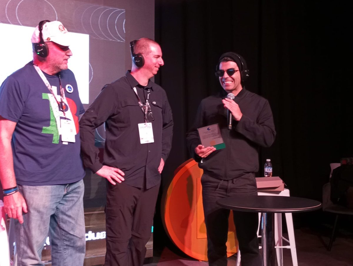 MardelBlockChai's tweet photo. Algunos recuerdos de @labitconf con varios referentes de #MardelBlockchain https://t.co/Hq14xUG3Qd