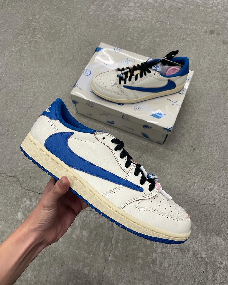 JustFreshKicks tweet media