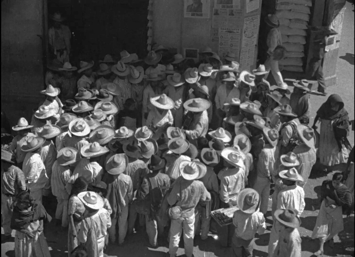 Domingo 9, 5pm
Entrada libre
Clasificación A
Dir. 53 min.
Muestra Patrimonio Audiovisual 2025. Programa de cortometrajes de Cineteca Nacional.
-EL DÍA DE LA BODA
-ARCHIVO LILLY 3, VIAJE AL PEYOTE
-DANZA DE LA PLUMA/MERCADO DE OAXACA
-LA VIDA DE UNA FAMILIA IKOODS