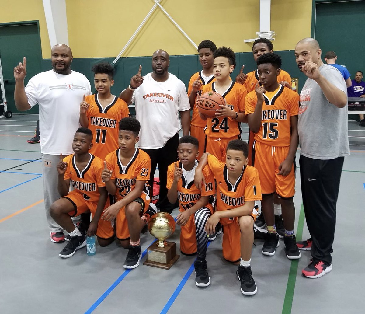 KyleWilliamsD2i's tweet photo. We were headed to Nova till we met Ed Cooley. He sold us on EXACTLY what u are seeing right now. Once we were all in, it was time to help redirect the DMV pipeline to at least make a stop on the Hilltop before seeking further pastures. That’s the plan. #DMVvsEVERYBODY #ILikeUs https://t.co/Hwq2Ec8ss8