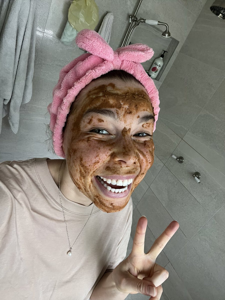 ChloeElmoreVO's tweet photo. Coming out the other side of a nasty bout of flu 🤒, and needed a pick-me-up with some self-care!! 🧖‍♀️ Mmmmmm…

#restisbest #voiceactor https://t.co/VUVpQZQEfH