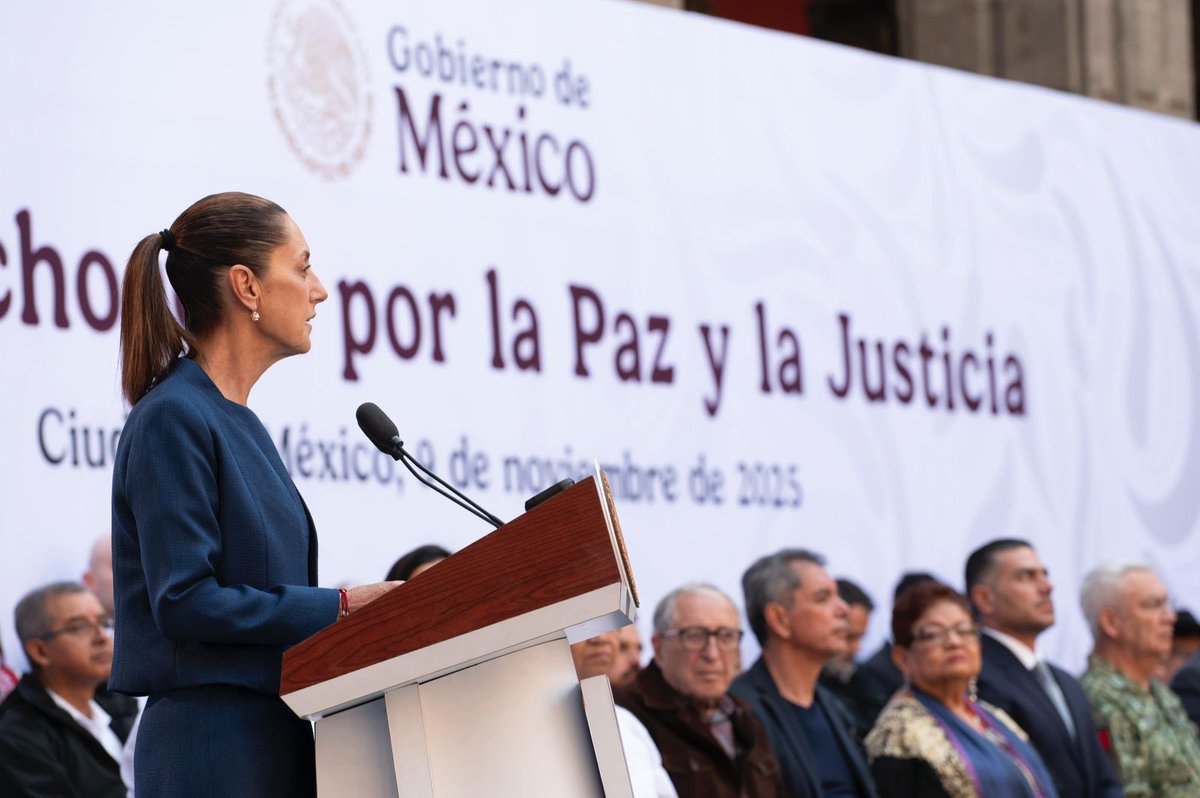 A_MontielR's tweet image. La presidenta @Claudiashein y el Gabinete del @GobiernoMX presentamos el #PlanMichoacánPorLaPazYLaJusticia.

Los programas de bienestar continúan y se fortalecen con una inversión histórica de 37,450 millones de pesos. Seguiremos trabajando para garantizar el #Bienestar del…