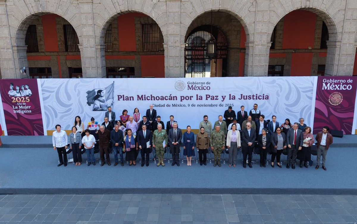 A_MontielR's tweet image. La presidenta @Claudiashein y el Gabinete del @GobiernoMX presentamos el #PlanMichoacánPorLaPazYLaJusticia.

Los programas de bienestar continúan y se fortalecen con una inversión histórica de 37,450 millones de pesos. Seguiremos trabajando para garantizar el #Bienestar del…