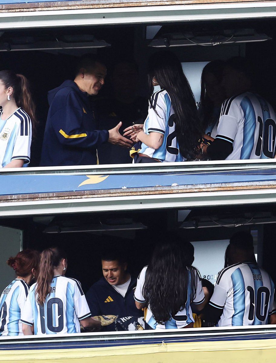 cabjedits's tweet photo. Doña Lipa; Riquelme, Juan Román. Un gusto https://t.co/JiIbdBtXEi