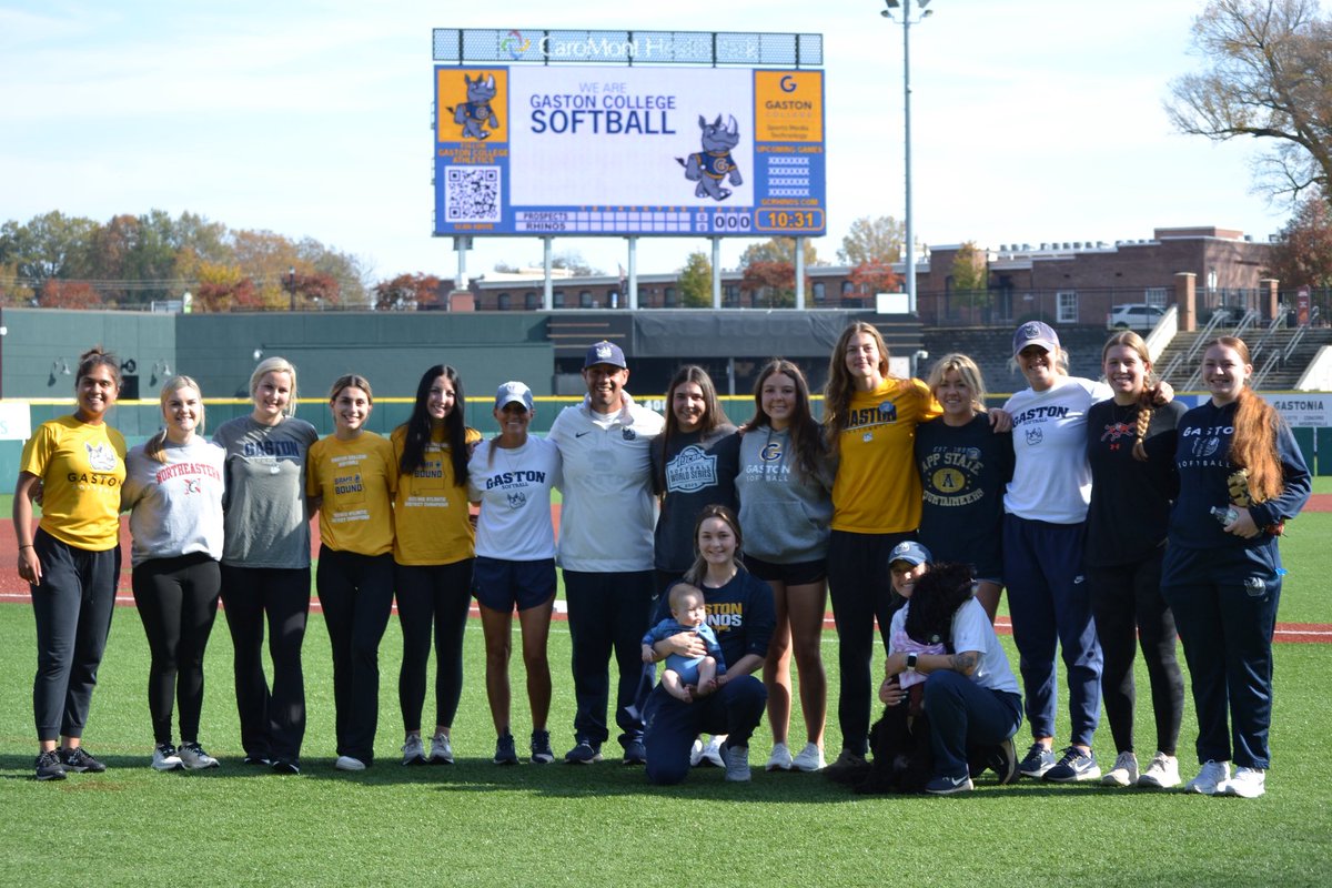 GCRhinosSB's tweet photo. Thank you to all of our alumni that were able to join us this weekend! 
We love getting to spend time with the people who have helped pave the way for our program! 

#family 💙 https://t.co/SaK2ZimjNM