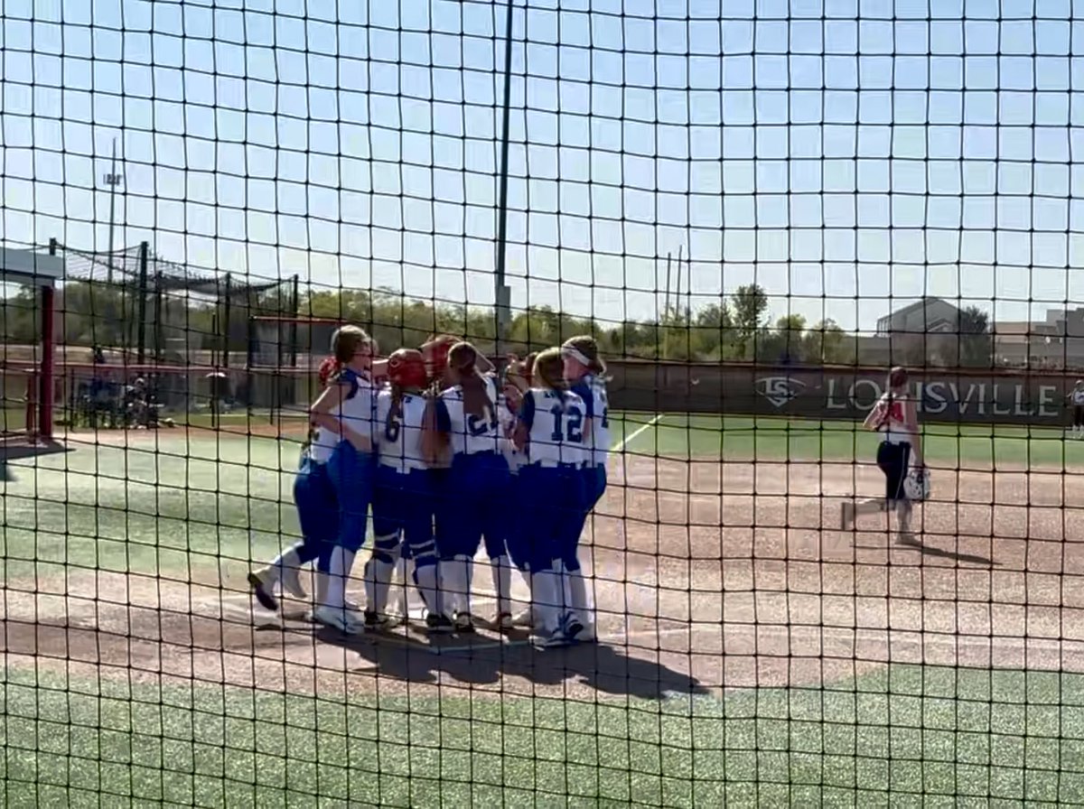 SelectFP_IA10's tweet image. A fun weekend of big swings and strong arms 💥
@Lucy_Anderson88 0.455
@AddiKessler12 0.400 + 2-2B 
@LillyBiegger 0.385 + 2-2B 
@AllieHarrigan 💣 + 3B
@IzzieJerome clutch 2B 

@AllieHarrigan &amp;amp; @AddiKessler12 combined for 25 innings, 21 Ks, and 80% weak hits. 👊

@Macyn06 with 2 🗝️…