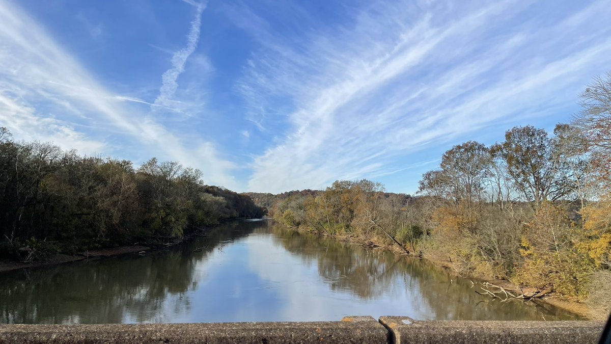 techroach98's tweet image. Fall vibes along the Elk River