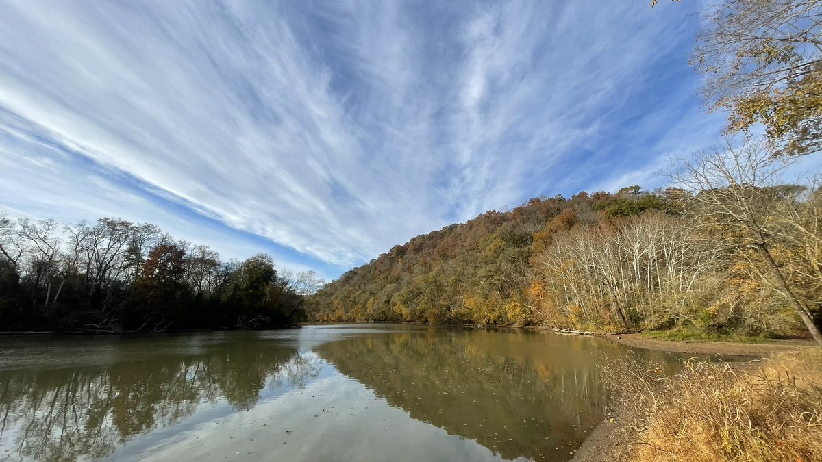 techroach98's tweet image. Fall vibes along the Elk River