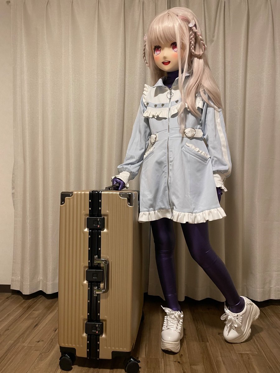 crypticsyndrom1's tweet photo. 【新ジャンル】天使界隈水色メイドジャージ ✖️ メタリックパープルラバー 🟰 邪教コーデ【着ぐるみ】 https://t.co/1vzvHlFGWq