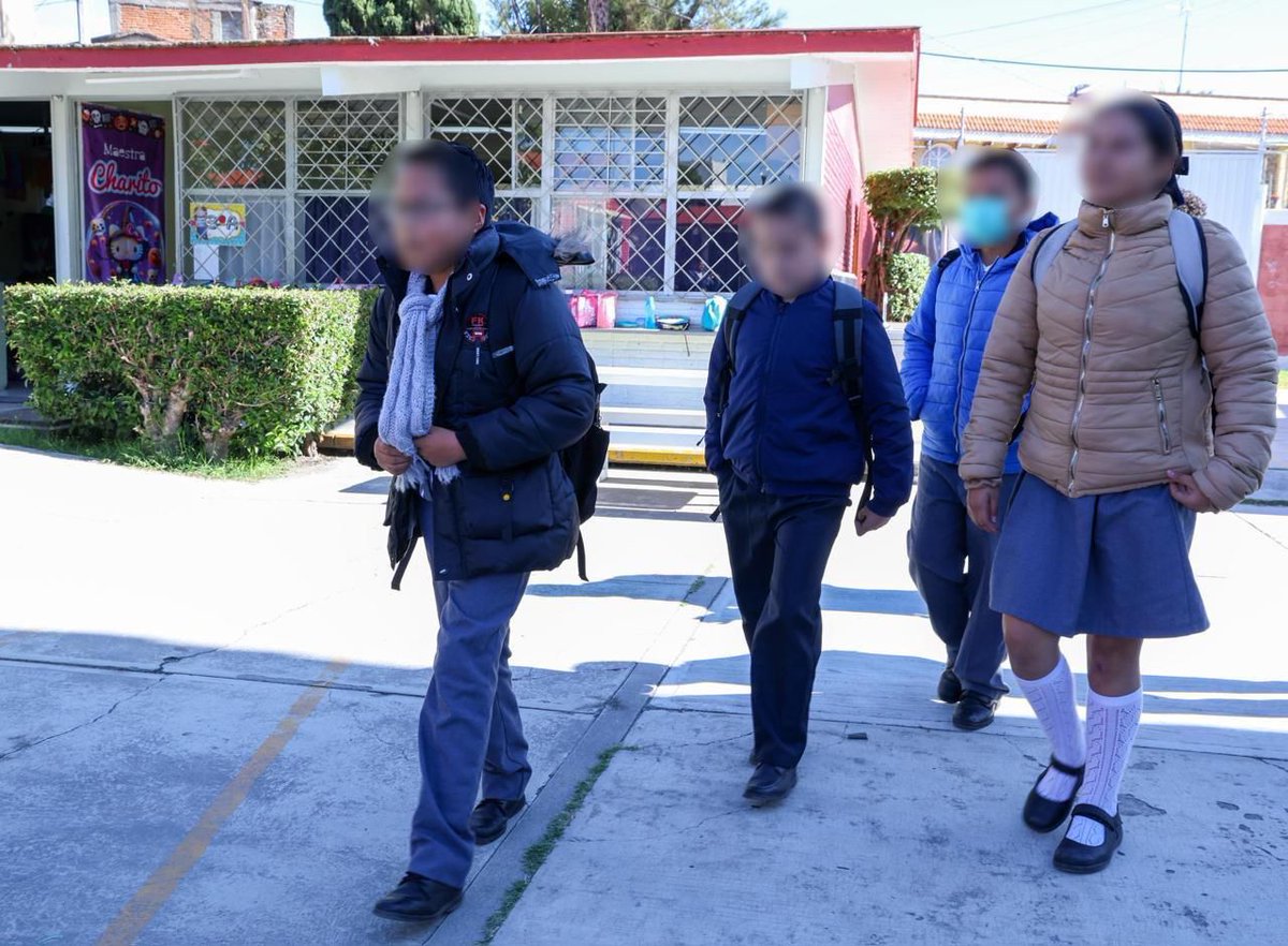❄️ 🟢 #UltimoMinuto La <a href="/SEPGobPue/">Secretaría de Educación Pública</a>  ❄️  SUSPENDE CLASES este LUNES 10 DE NOVIEMBRE en 14 mil 789 escuelas públicas y privadas de la #SierraNorte, Nororiental, valles de Serdán y #Atlixco, así como en la Mixteca y #Angelópolis; los alumnos recibirán clases a distancia.