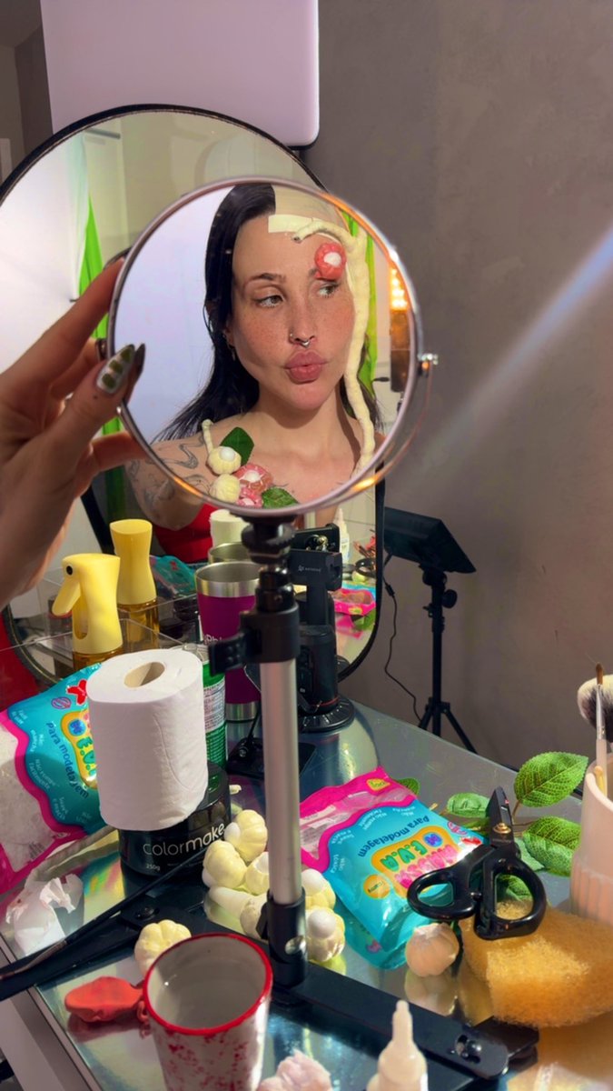 demorou, mas tá vindo a make de guaraná 
#corridadasblogueiras