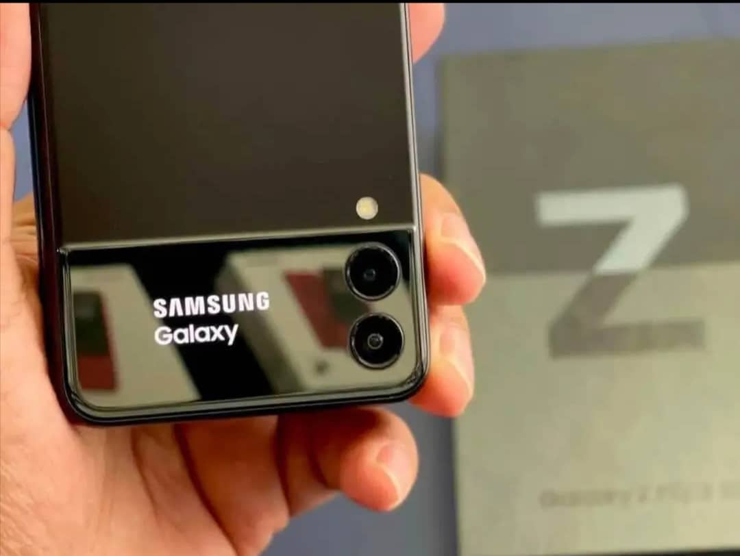 Samsung Zflip3
256 gig
5G network
Boxed

$240