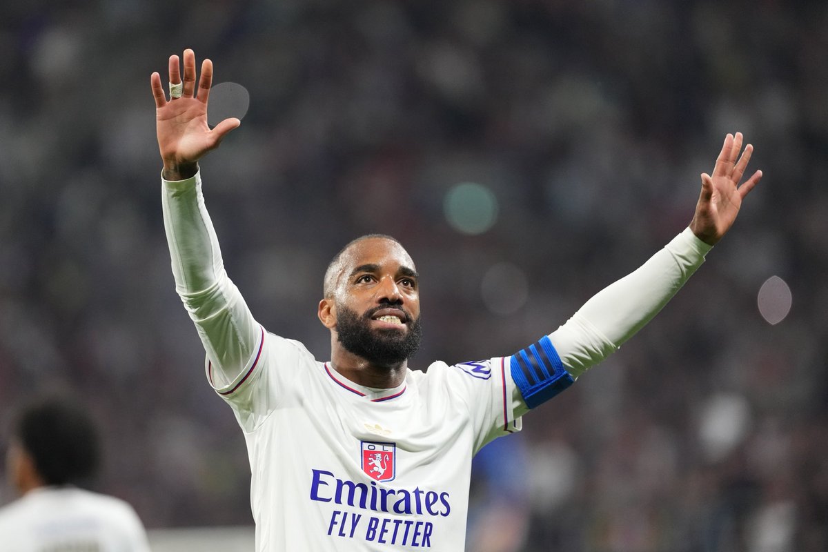 ActuFoot_'s tweet image. 🚨 Alexandre Lacazette 🇫🇷 après OL/PSG :

« 𝗕𝗥𝗔𝗩𝗢 𝗢𝗟.

𝗣𝗔𝗦 𝗙𝗔𝗖𝗜𝗟𝗘 𝗔̀ 𝟭𝟭𝘃𝟭𝟮. » 🥶

📲 X