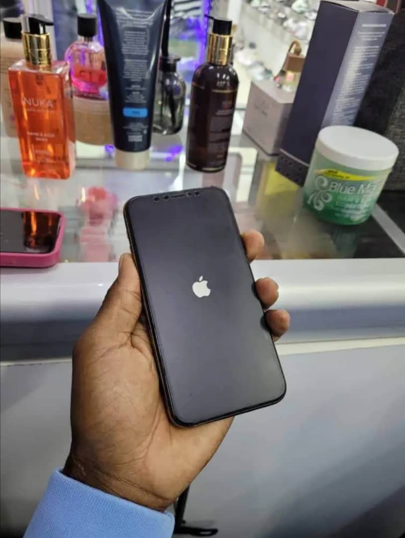 Iphone 11 pro
256 gig
Battery 86
Clean
Face ID working

$230