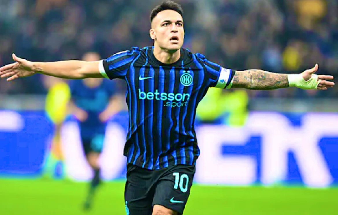 NicoSchira's tweet photo. #LautaroMartinez: “Ringrazio tutti i tifosi del supporto che ci danno: sono il nostro giocatore in più. Fare gol è la cosa più bella di questo sport. Non c’è niente di più bello che farlo a San Siro. Sorrido poco? Sono serio: quando devo sorridere sorrido. Sono fatto così” #Inter https://t.co/byG7O04mEF