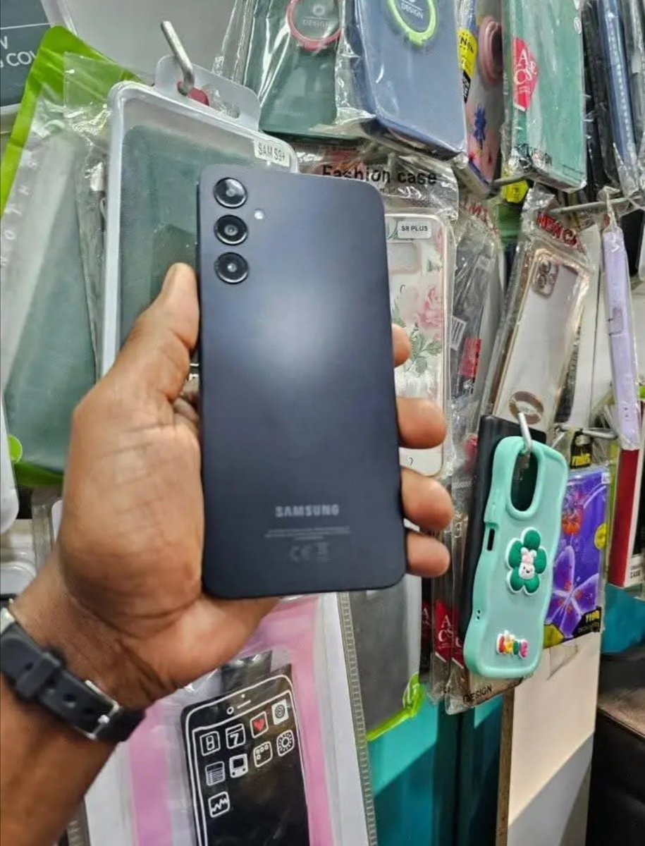 Samsung M14
128 gig
Face unlock
Side fingerprint
Clean
Icassa approved
Original
Good as new
$90