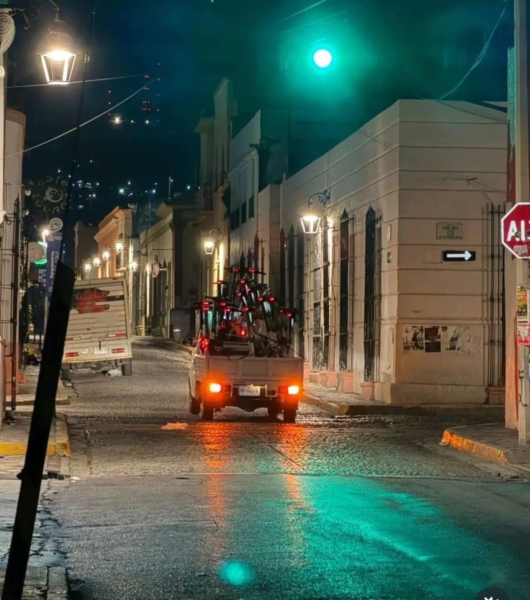 nelvaldez's tweet image. Mientras usted y yo dormimos, una camioneta recolecta todos los scooters en el primer cuadro de #Monterrey y los recarga para que estén listos a primera hora.