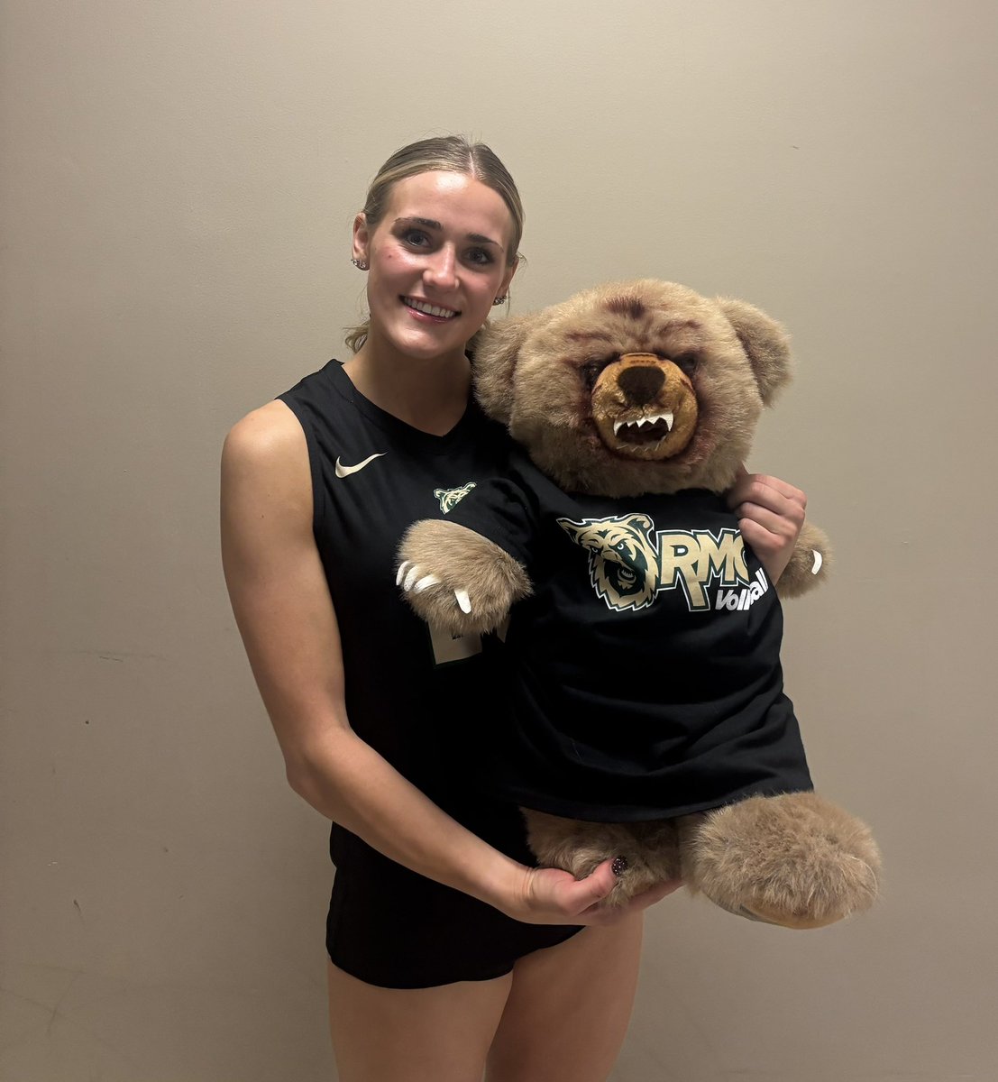 After the last game of the season the bear goes to Delayne! Her amazing hustle plays, great reads, and dig or die mentality kept the rallies going, and pushed her teammates to match that energy! We are proud of you, Lindeen! 

#gobears #mrclaws