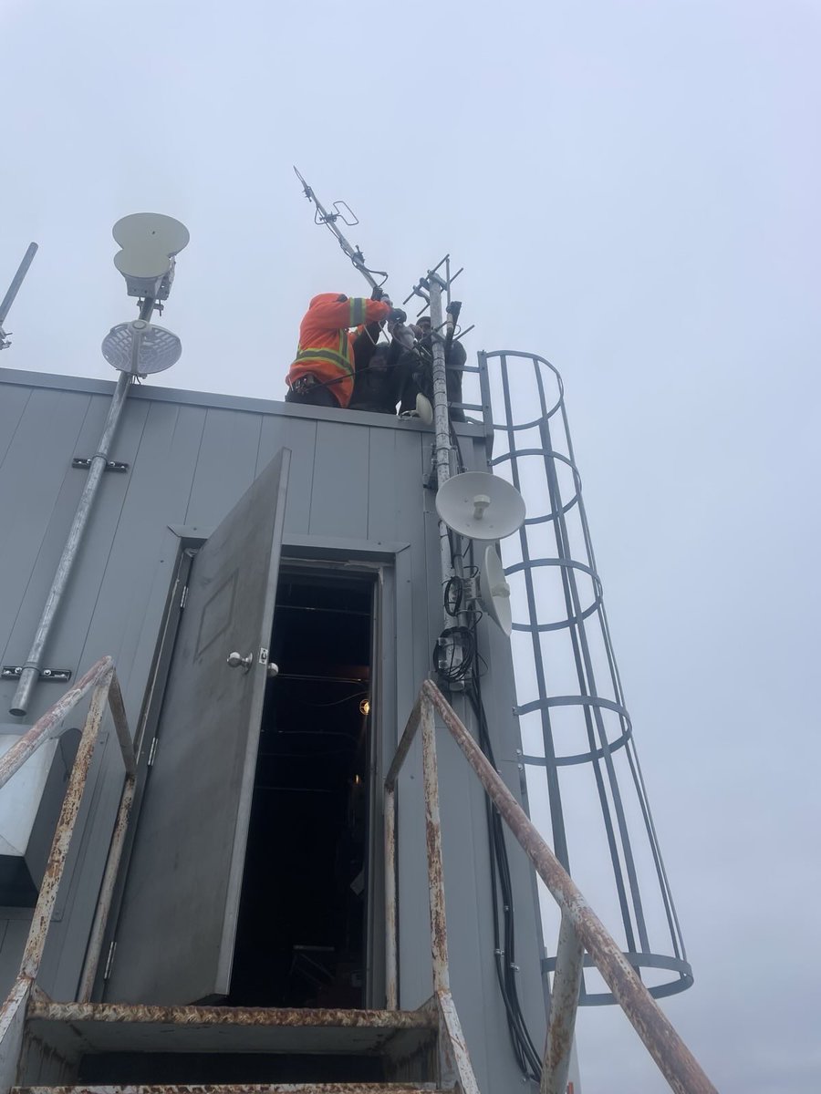 RAM_VE4BB's tweet photo. Today we visited the Osborne site to replace a loose bolt in the VHF antenna for VE4WRS. Also replaced the 5ghz radio to St James so we have redundant connections to VA4STC. A spare 5ghz link was repointed towards Marion so we can establish a connection between the two sites. https://t.co/ZRG0dVLiGP