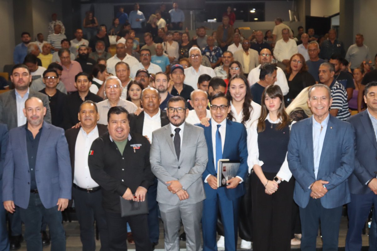 HectorHGutierre's tweet photo. Asistí a Invitación de mi amigo @Asernadeleon  Secretario General de la FROC de Nuevo León a celebrar el 75 aniversario de la organización

Gran conferencia sobre Amparo del Mtro. Abel Anaya

Saludé también a amigos como @federicorojasv Srio del Trabajo en NL y César Serna E. https://t.co/PJ3eKdHfLo