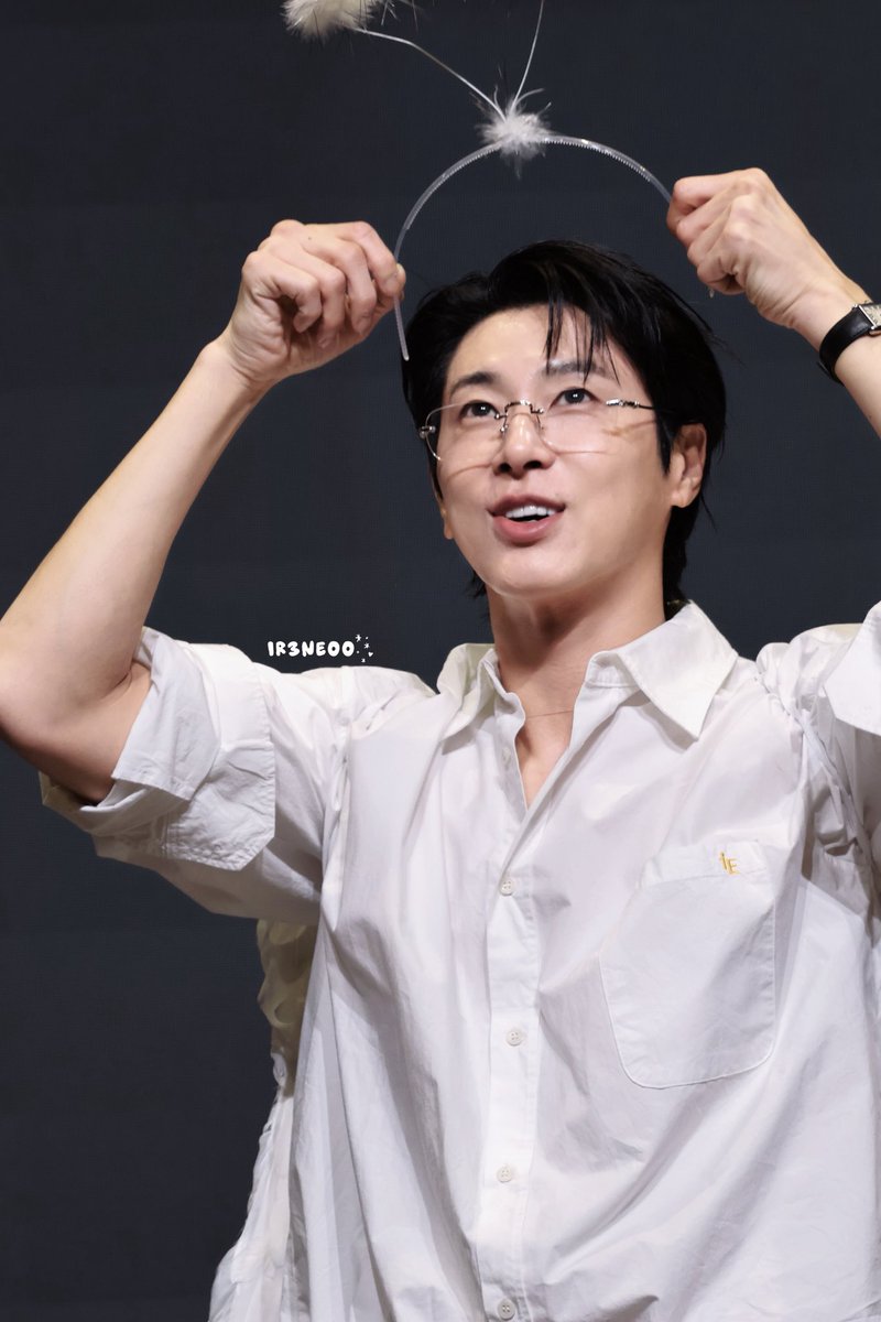 20251109 Makestar Fansign

Too many photos… couldn’t pick just one so brace yourself for the spam😭 

#유노윤호 
#U_KNOW
#ユンホ 
#TVXQ! 
#동방신기