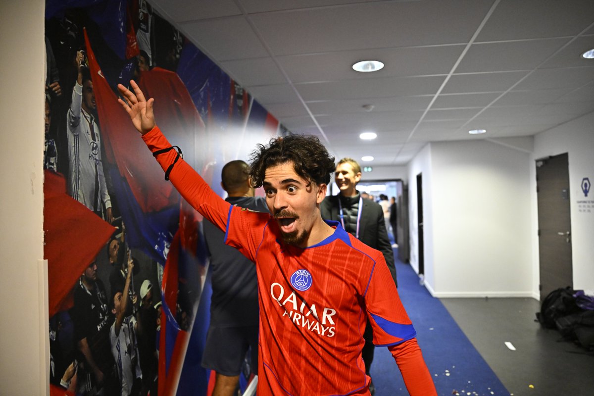 PSG_inside's tweet photo. Quel match ! 🤯🤪

#OLPSG 2️⃣-3️⃣ I #Ligue1 https://t.co/3uhdu8j4gC