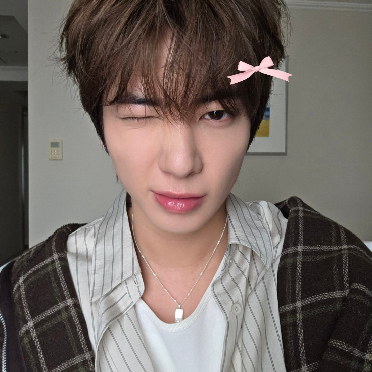 tyuninbows's tweet photo. he so cute 💧💧 https://t.co/TaVAJL12RK