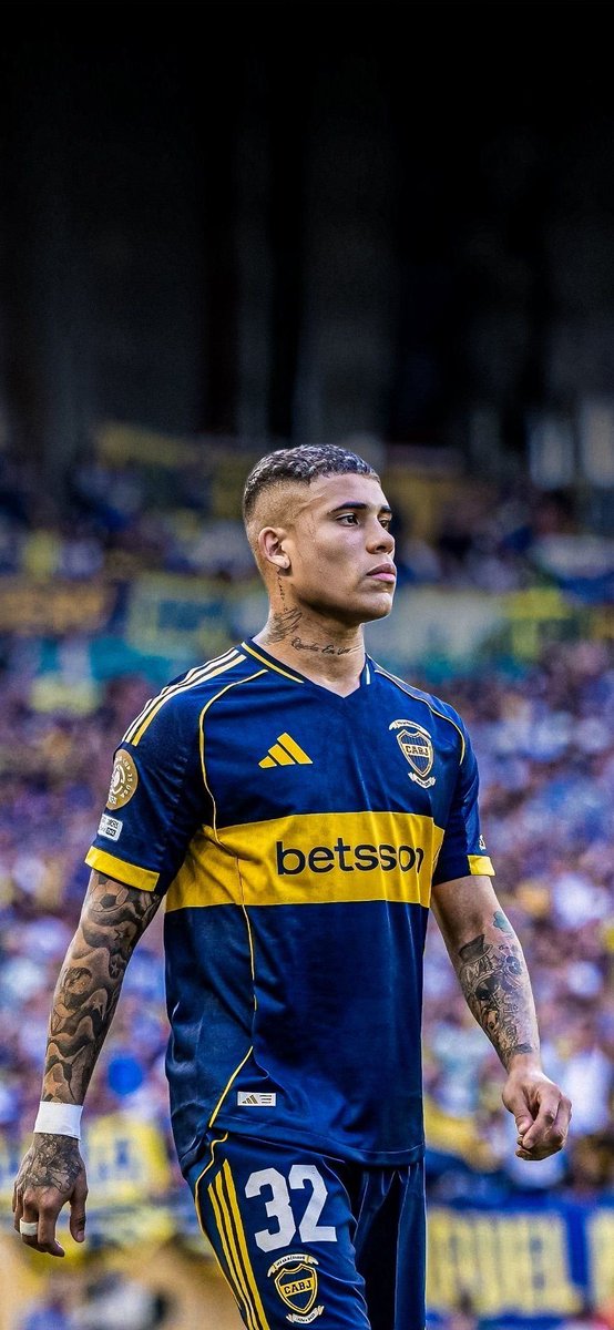 No había jugado en Boca y los amantes del transfermarkt criticaron a morir la llegada de Ayrton Costa porque no era central según ellos. No jugó nunca mal con esta camiseta y hoy fue el mejor del Superclásico junto a Exequiel Zeballos. Se deglutió a Driussi, Salas y Borja.