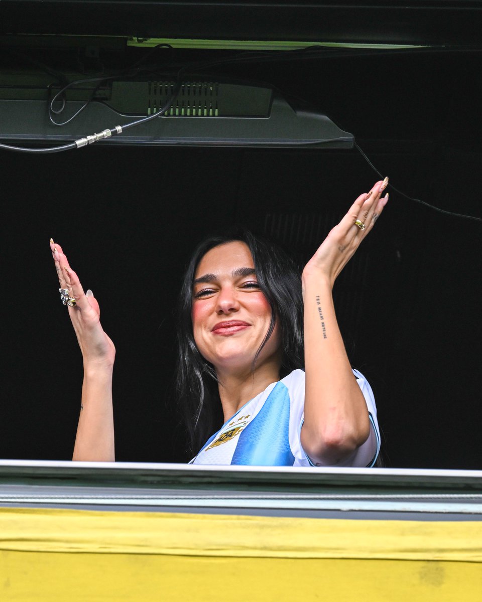 Dua Lipa Media tweet media