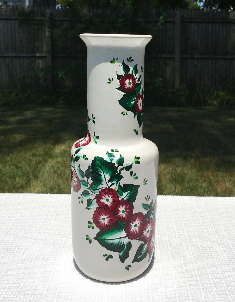 LPaintitpretty's tweet image. Check out my shop for unique gifts etsy.com/listing/969833… #uniquegifts #vase #homedecor #SMILEtt23 #etsystore #giftformom #CraftBizParty #shamelessselfpromo